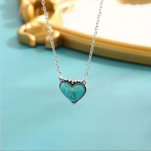 Western Style Vintage Fake Turquoise Necklace With Heart Shaped Pendant - Picture 5 of 13